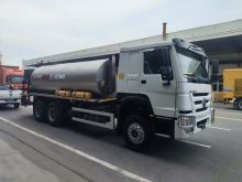 XCMG Official asphalt sprayer XLS1203 6m width road maintenance 12cbm capacity price